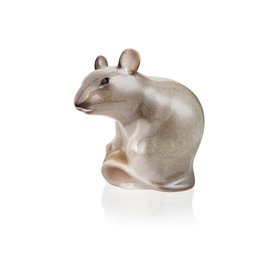 Скульптура ИФЗ Мышь с орехом палевая, фарфор твердый