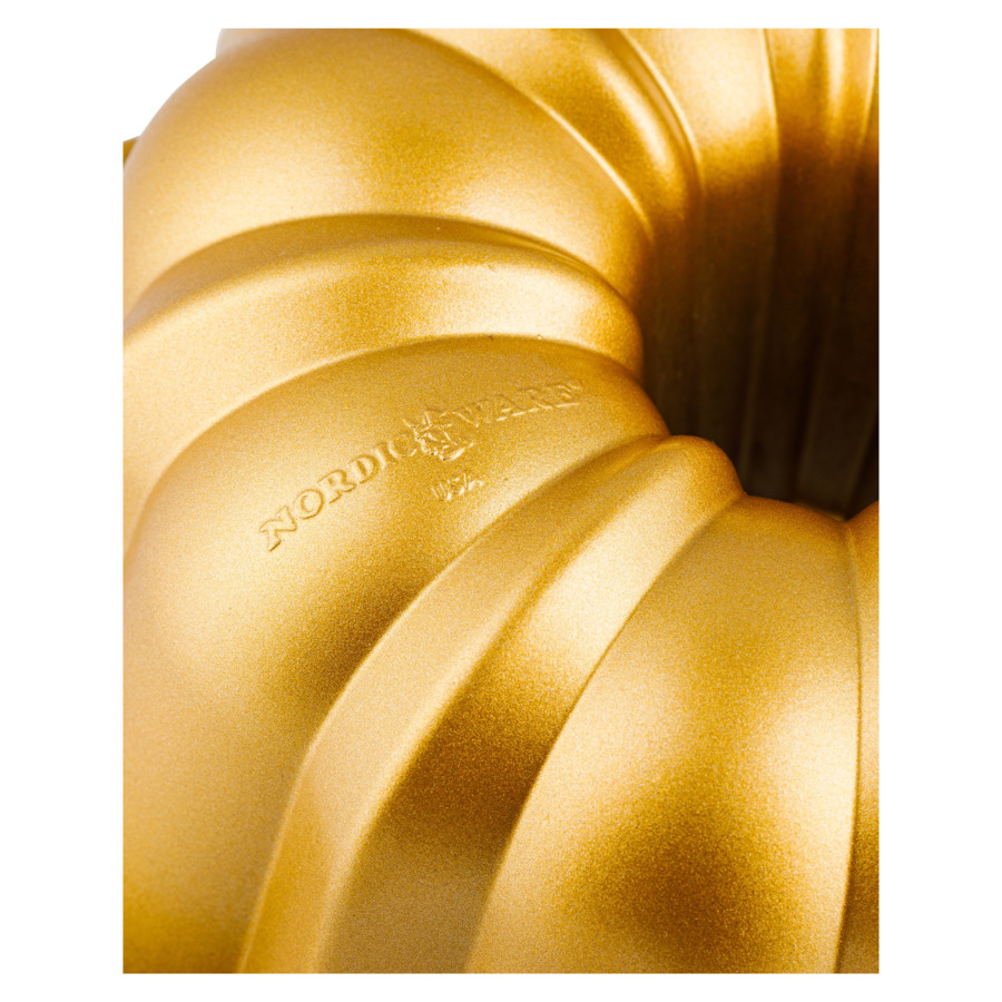 Форма для выпечки 3D Nordic Ware Праздничный пирог 1,4 л, литой алюминий (золотая)