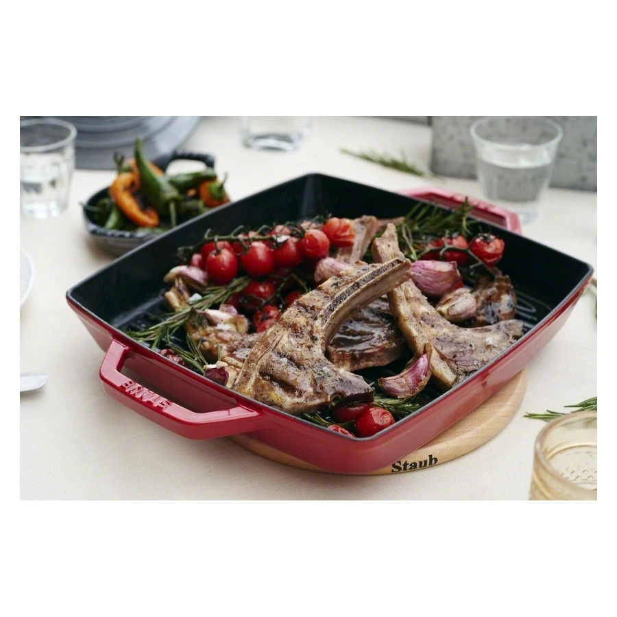 Сковорода для гриля квадратная с двумя ручками Staub 23 см, вишневая, чугун, для индукции, духовки