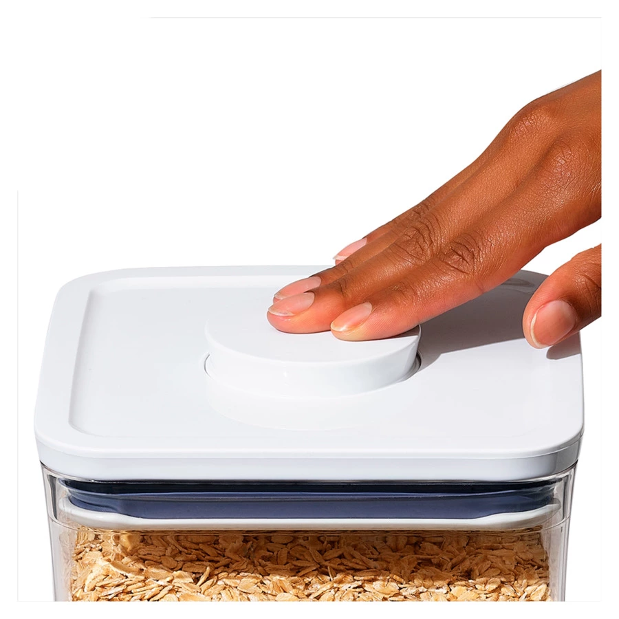 Контейнер для сыпучих продуктов с вакуумной крышкой OXO 600 мл