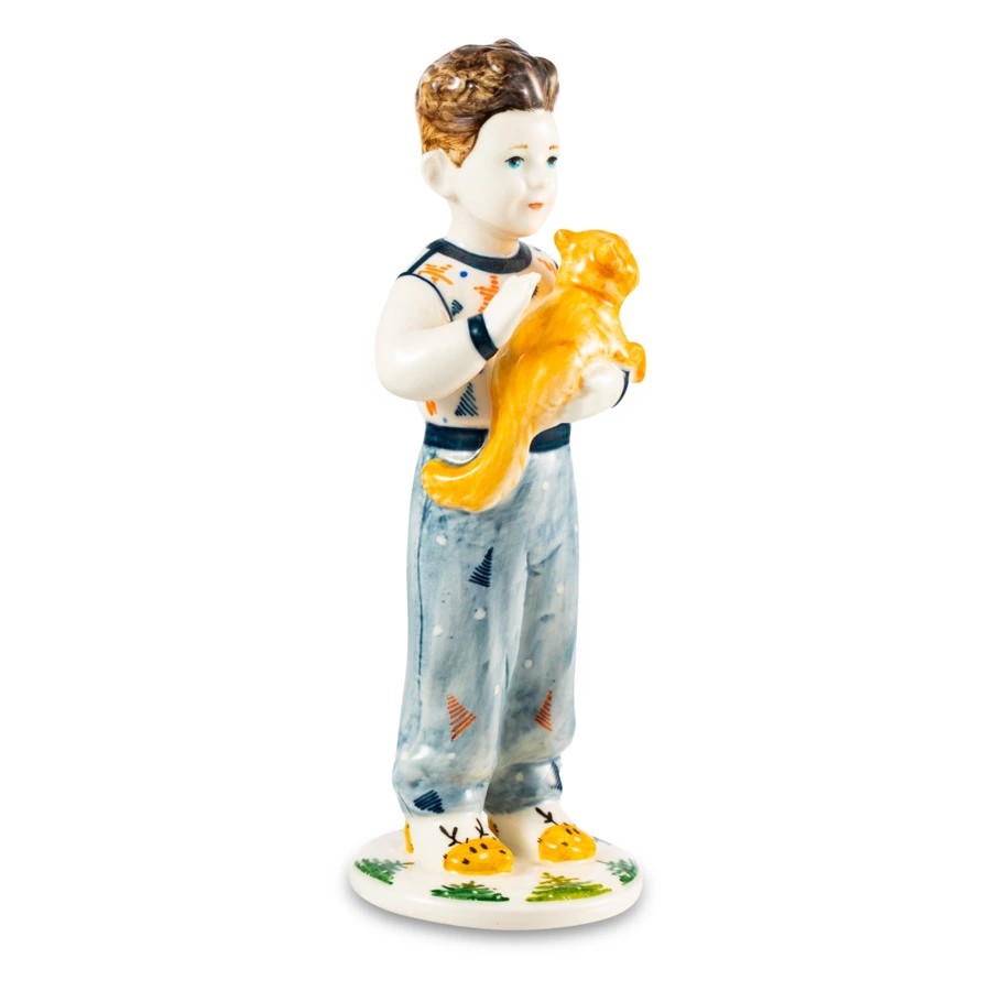 Скульптура Терра керамос Мальчи Нг с котенком 6 см, фарфор