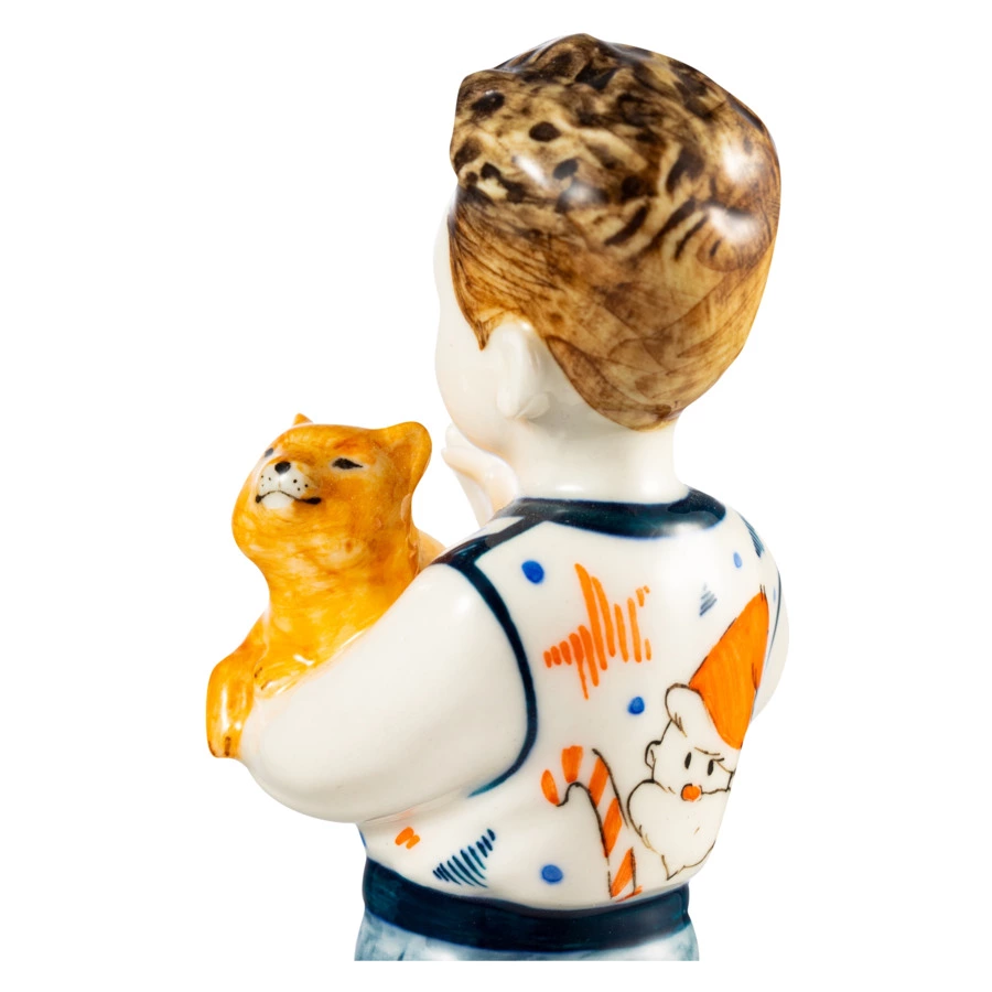Скульптура Терра керамос Мальчи Нг с котенком 6 см, фарфор