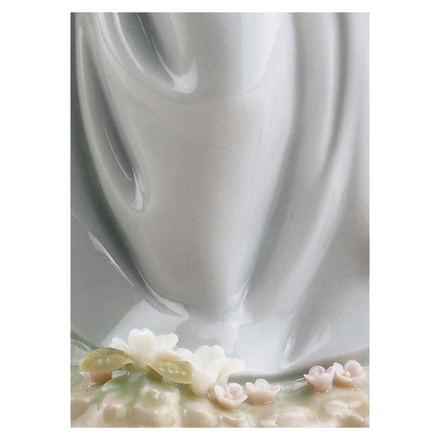 Фигурка Lladro Подружка мотыльков 8х21 см, фарфор