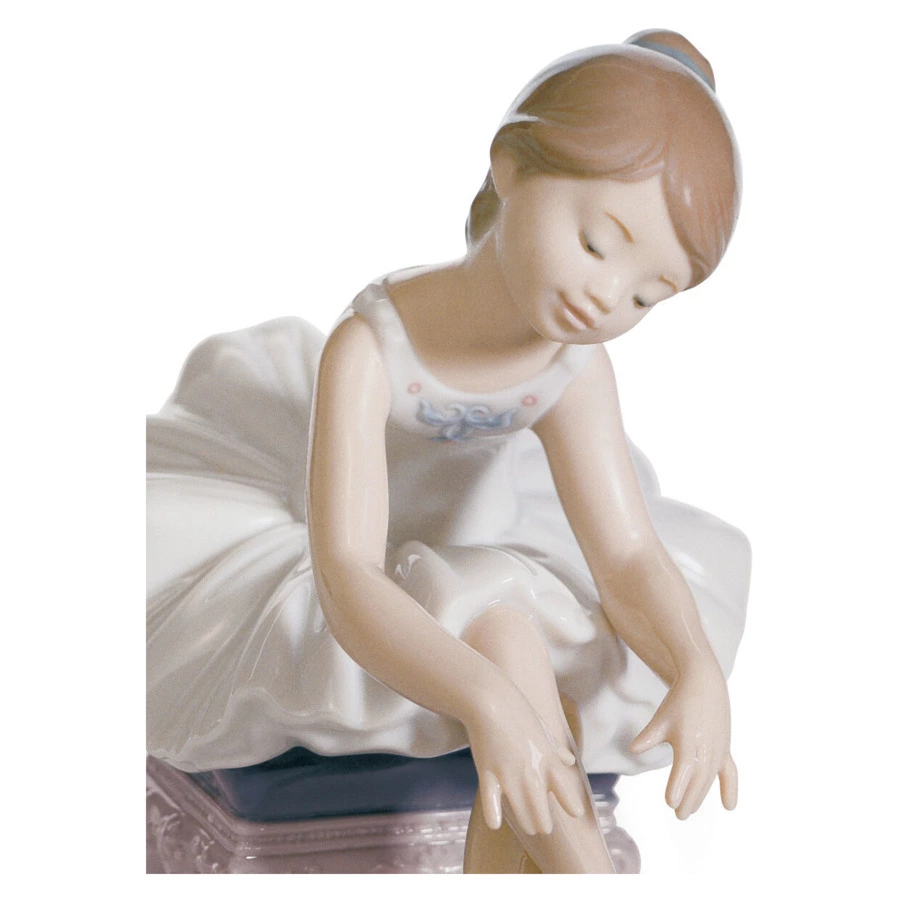 Фигурка Lladro Маленькая балерина I 9х13 см, фарфор