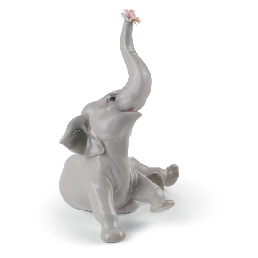 Фигурка Lladro Слоненок с розовым цветком 14x12 см, фарфор