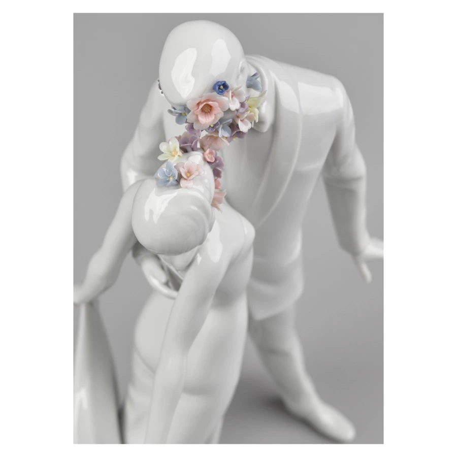 Фигурка Lladro Любовь I, цветы 21х32 см, фарфор