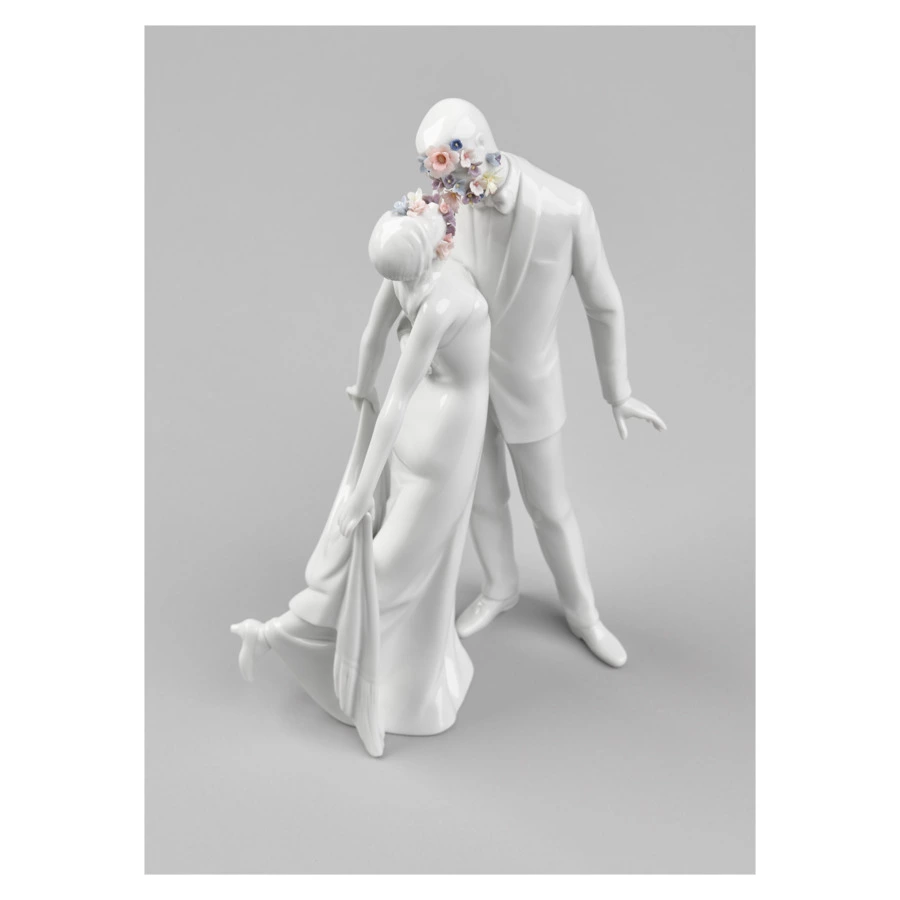 Фигурка Lladro Любовь I, цветы 21х32 см, фарфор