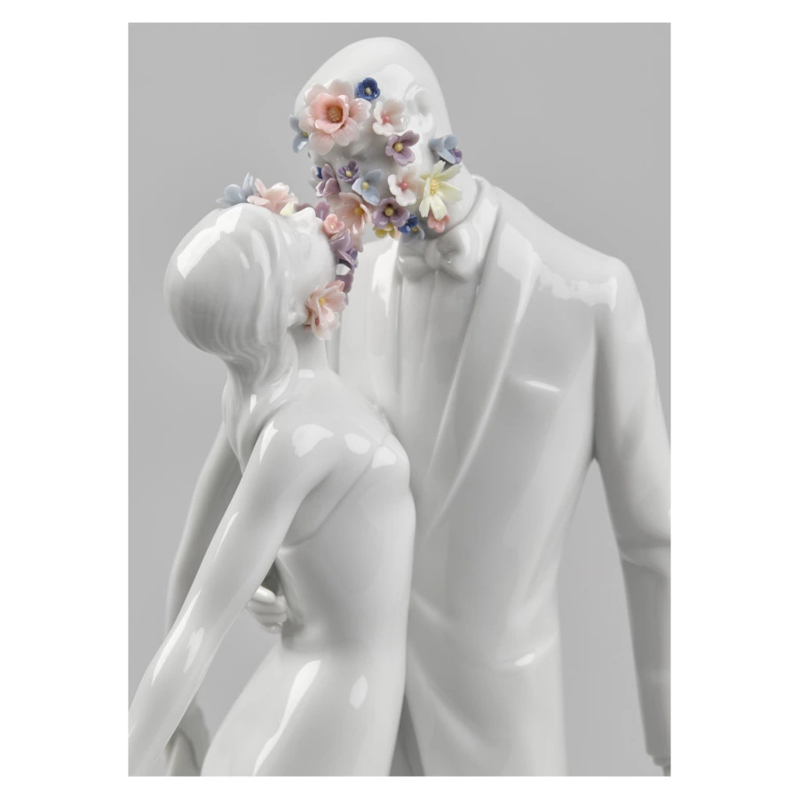 Фигурка Lladro Любовь I, цветы 21х32 см, фарфор