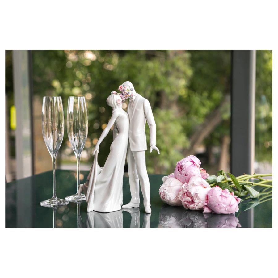 Фигурка Lladro Любовь I, цветы 21х32 см, фарфор