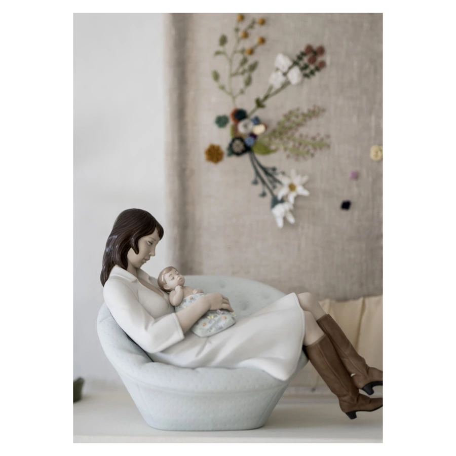 Фигурка Lladro В маминых объятьях 30х22 см, фарфор