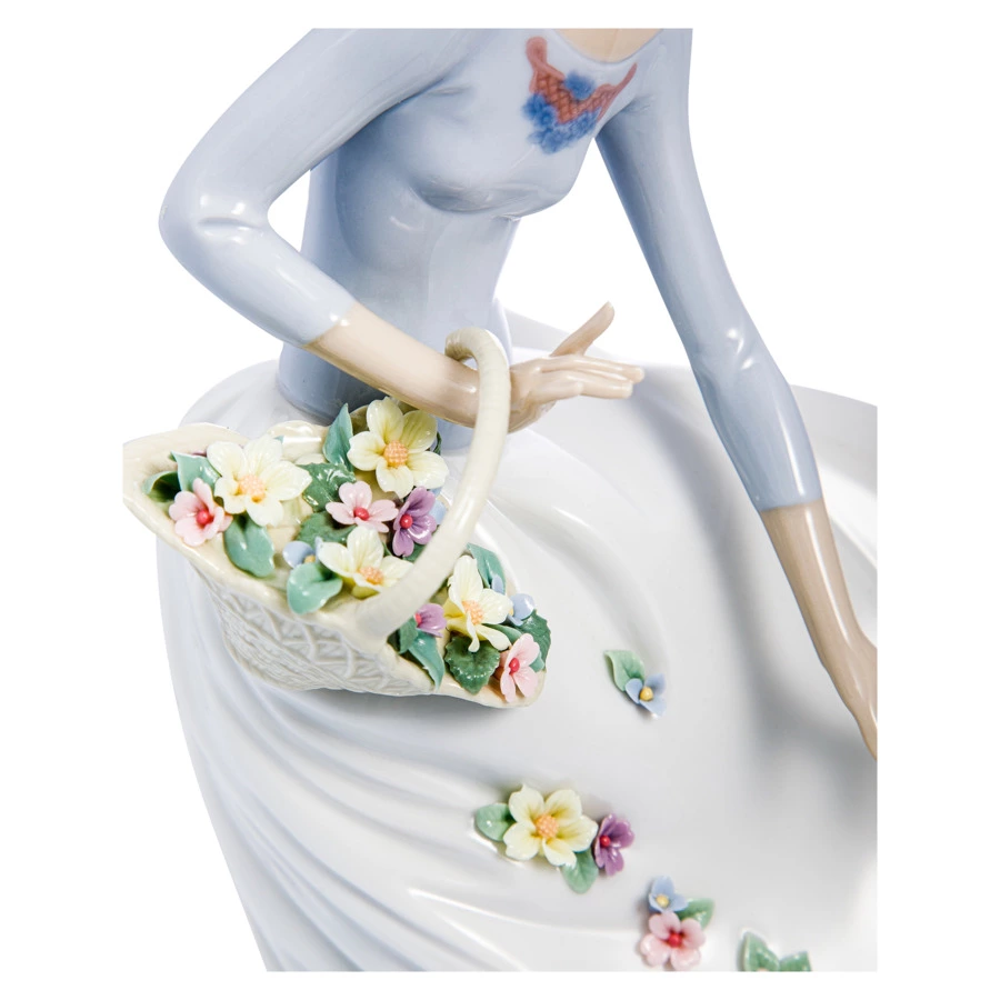 Фигурка Lladro Лепестки на ветру 20x28 см, фарфор