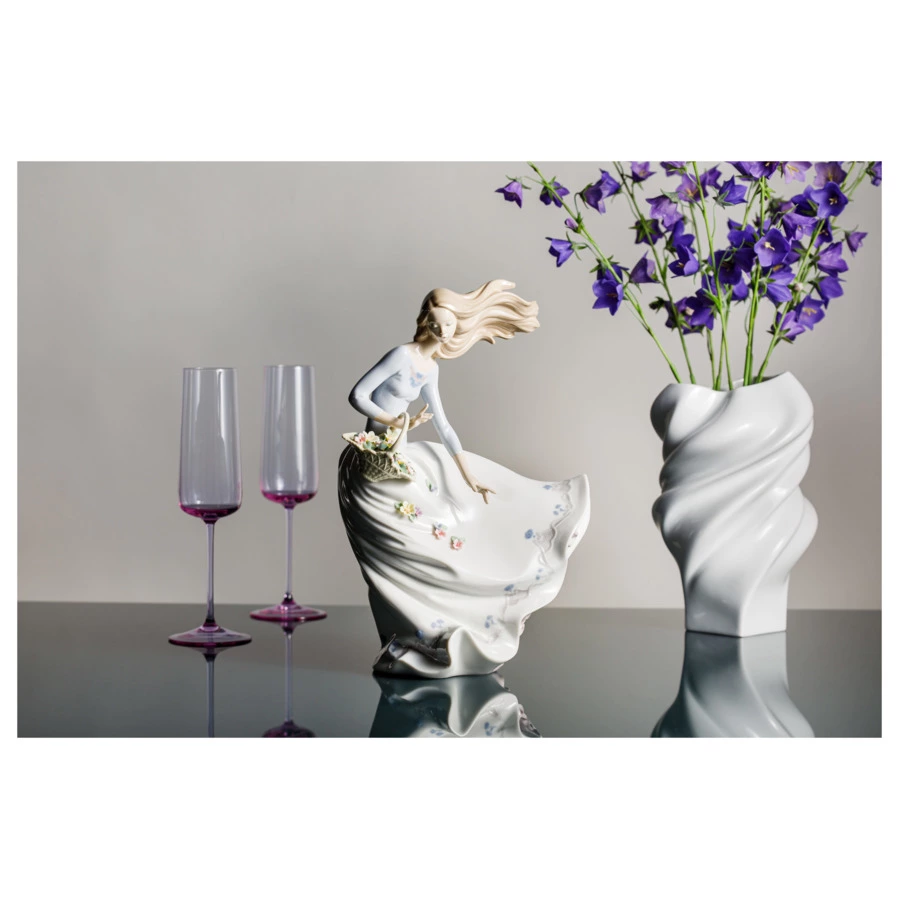 Фигурка Lladro Лепестки на ветру 20x28 см, фарфор