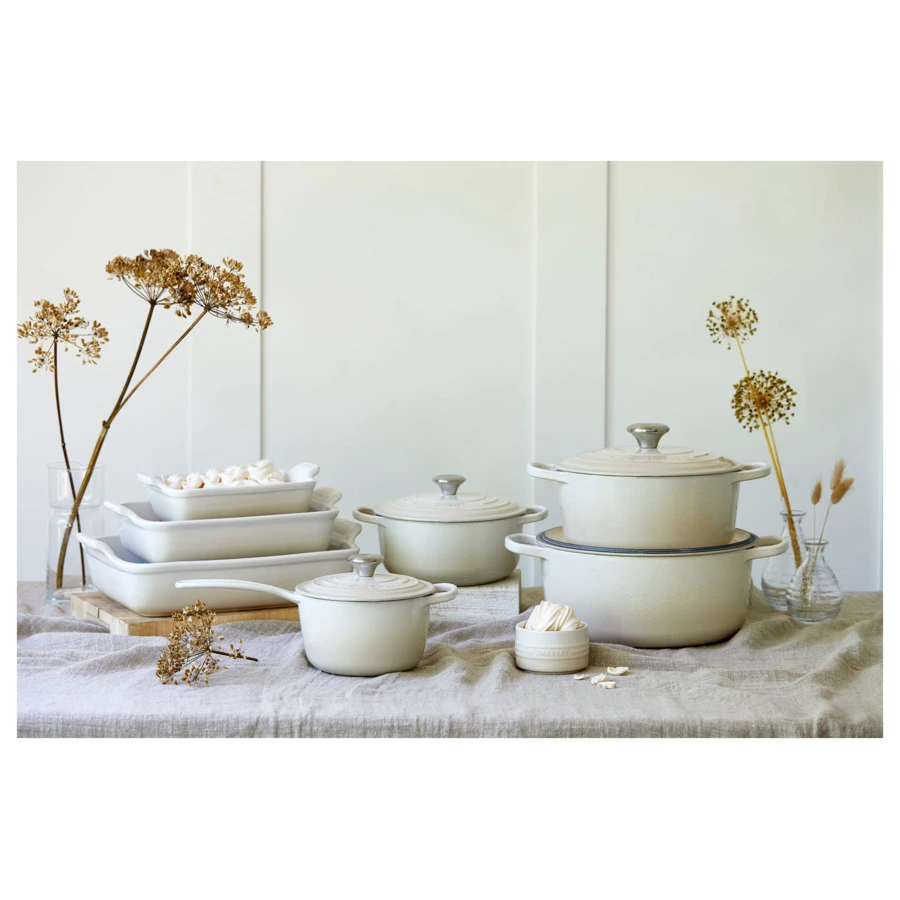 Кастрюля круглая с крышкой Le Creuset, 24см, меренга, чугун