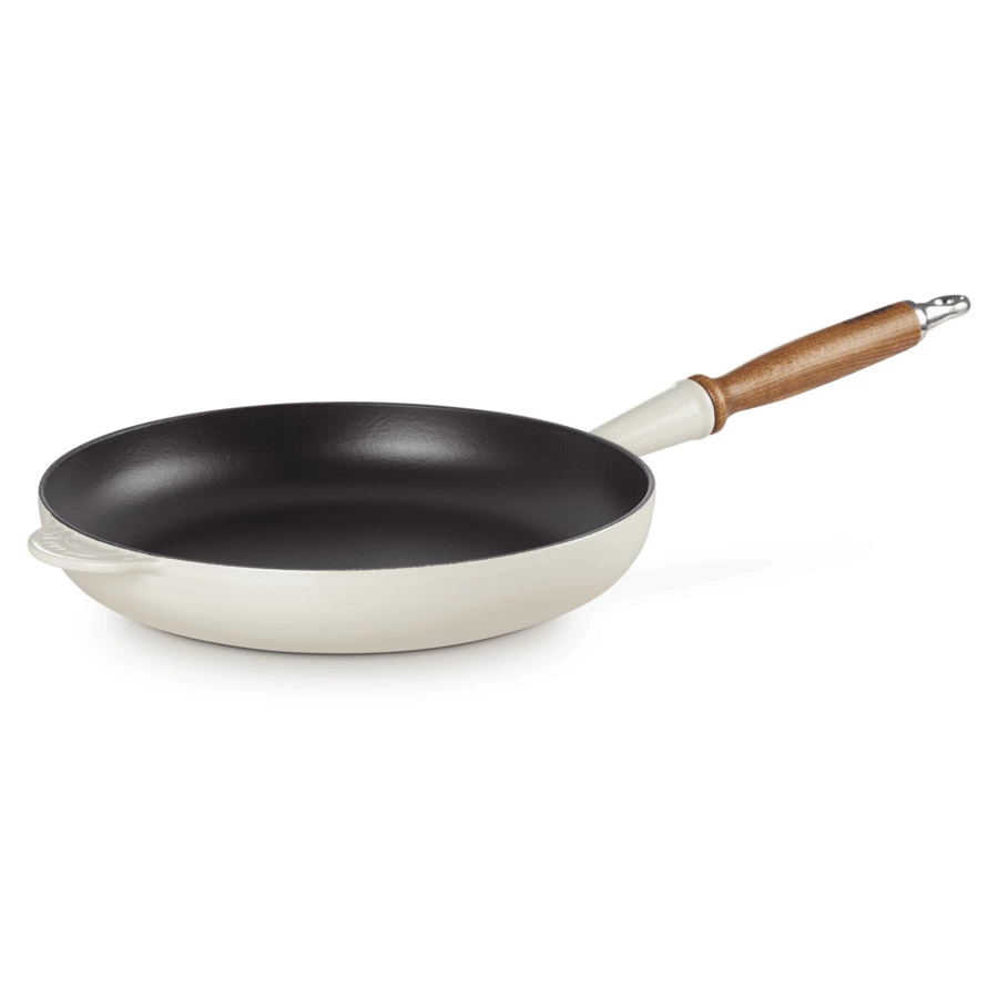 Сковорода с деревянной ручкой 28см Le Creuset чугун, меренга, для индукции (Cerise)