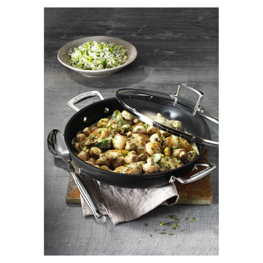 Кастрюля низкая с крышкой Le Creuset 30 см, алюминий кованый