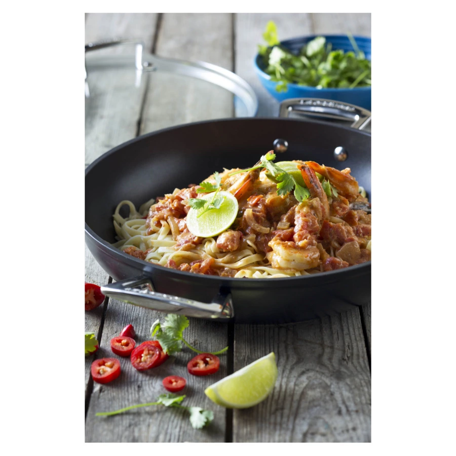 Кастрюля низкая с крышкой Le Creuset 30 см, алюминий кованый