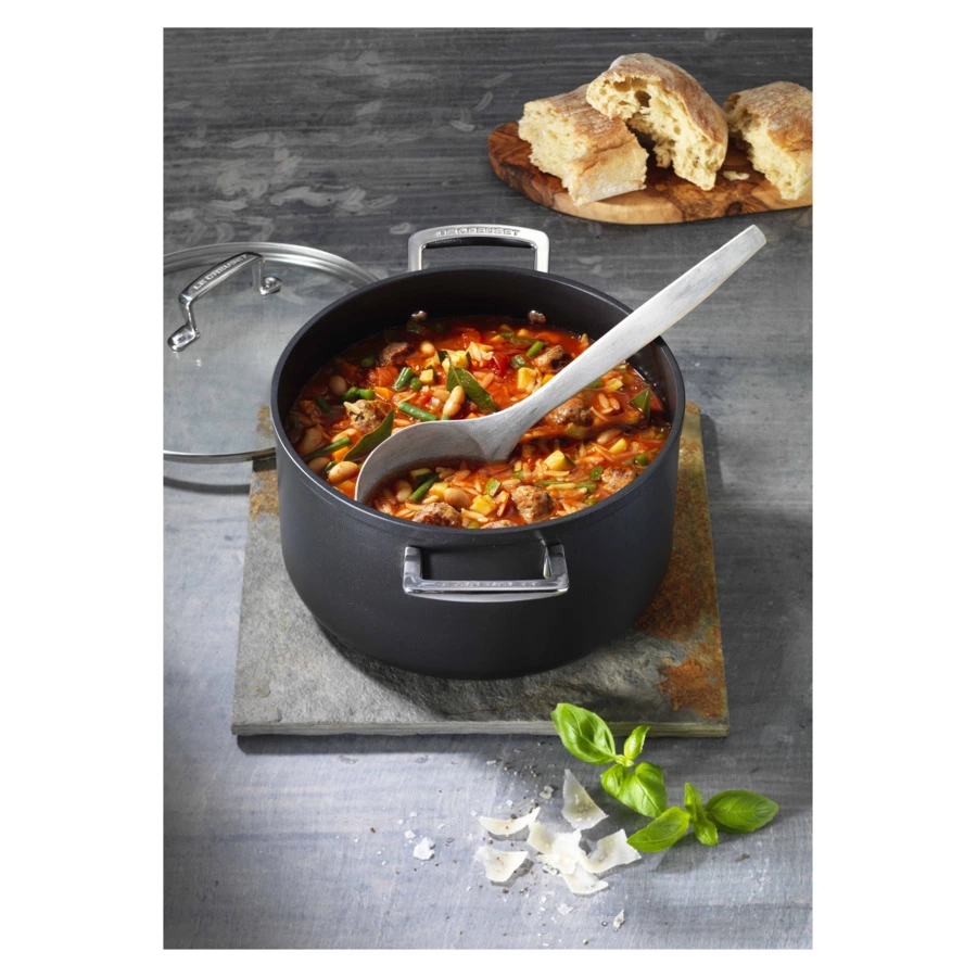 Кастрюля с крышкой Le Creuset 24см, алюминий кованый