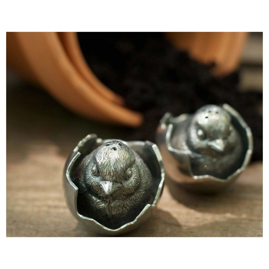 Набор для соли и перца Vagabond House Садовые друзья Цыплята, олово