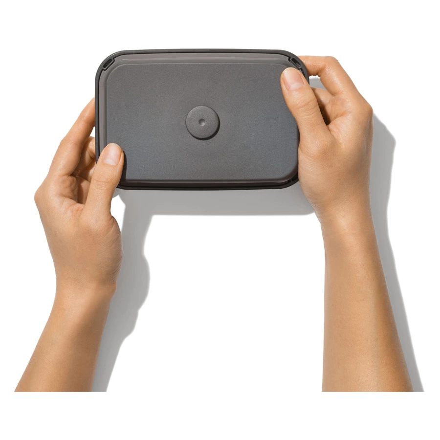 Контейнер для сыпучих продуктов с вакуумной стальной крышкой OXO 2,6 л