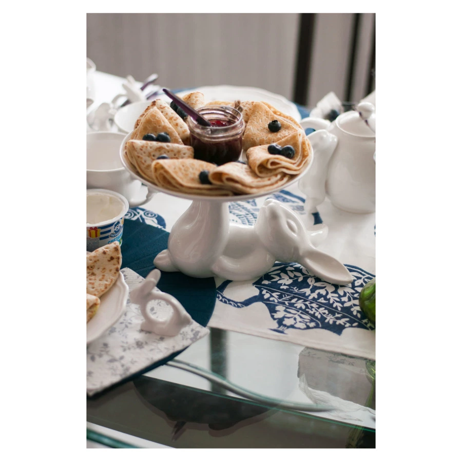 Блюдо на ножке Claystreet Классический Кролик 23 см, фарфор, белый