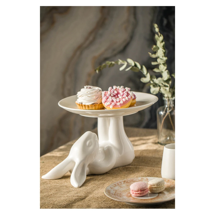 Блюдо на ножке Claystreet Гранд Кролик 31 см, фарфор, белый