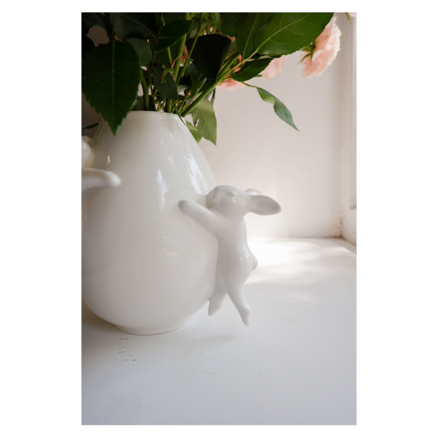 Ваза для цветов с кроликами Claystreet Воришки 1,7 л, фарфор, белый