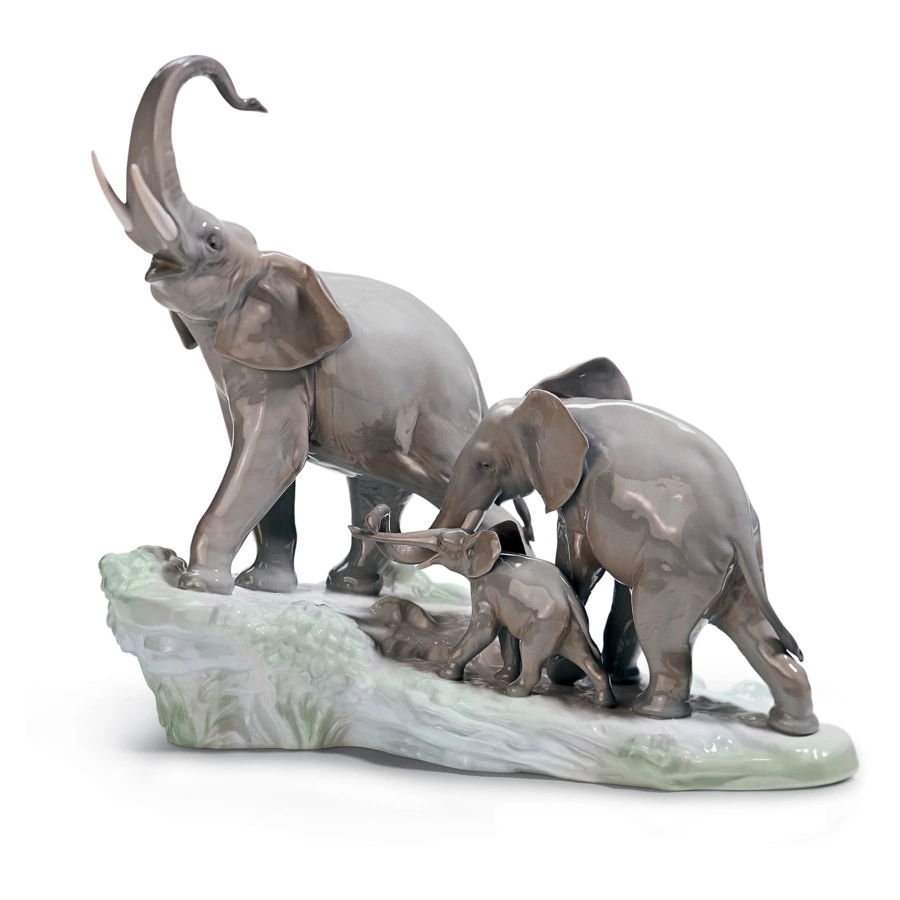 Фигурка Lladro Идущие слоны 36x40 см, фарфор
