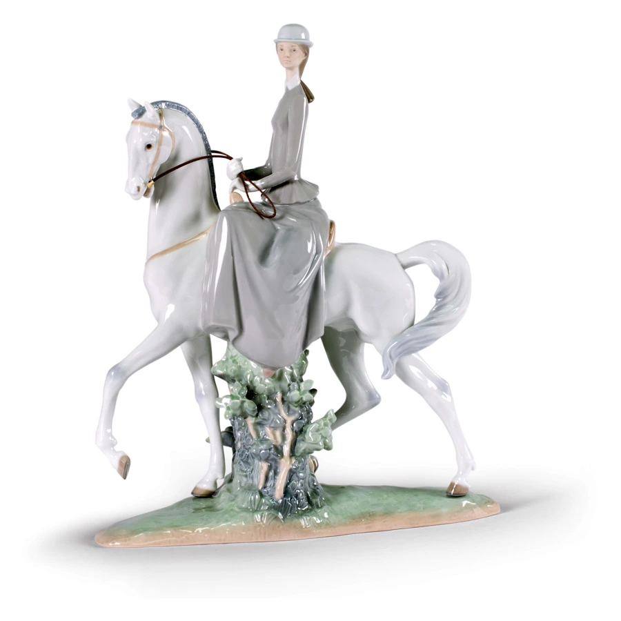 Фигурка Lladro Всадница 37х45 см, фарфор