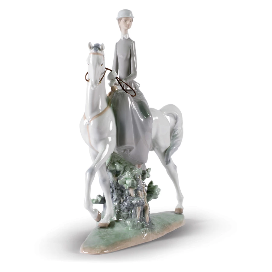 Фигурка Lladro Всадница 37х45 см, фарфор