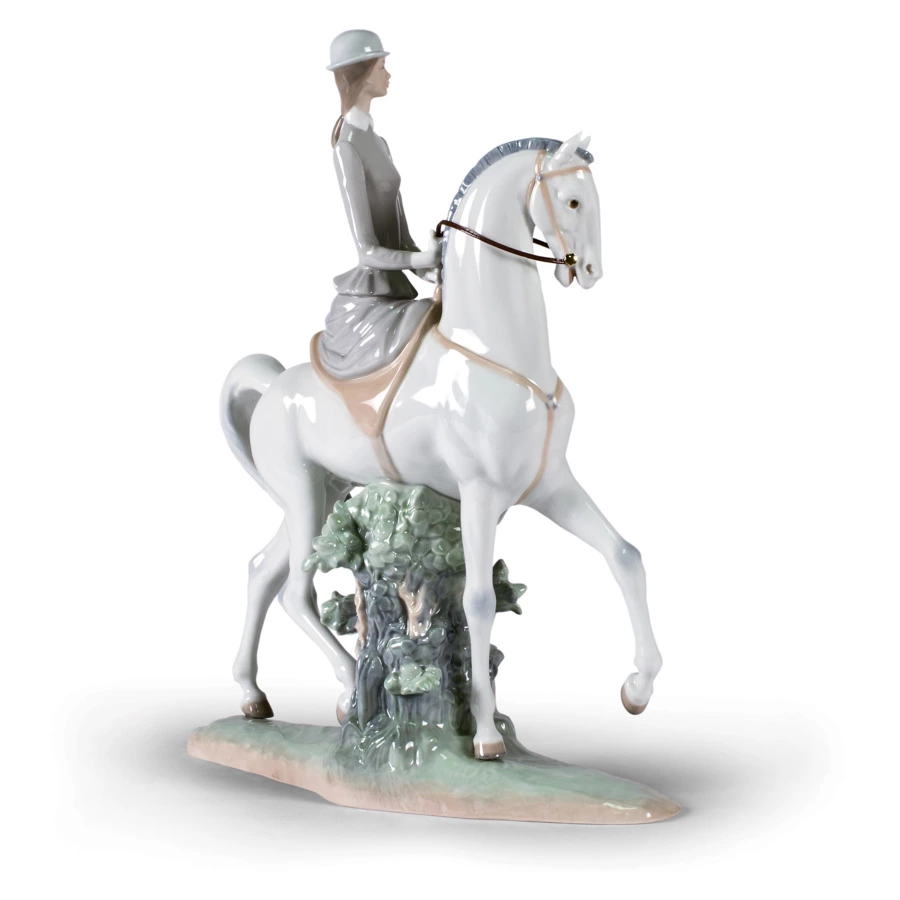 Фигурка Lladro Всадница 37х45 см, фарфор