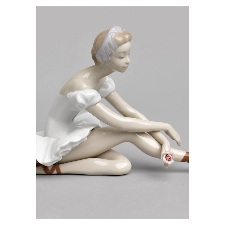 Фигурка Lladro Балерина с розой 21х13 см, фарфор