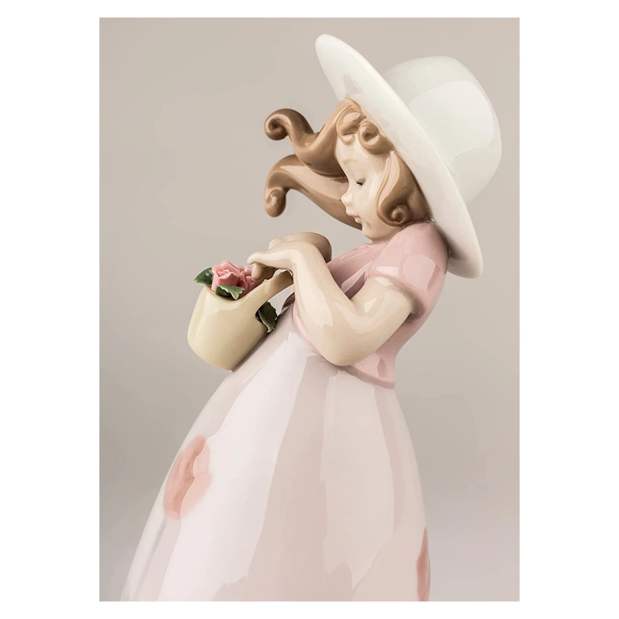 Фигурка Lladro Маленькая Роза 8х18 см, фарфор