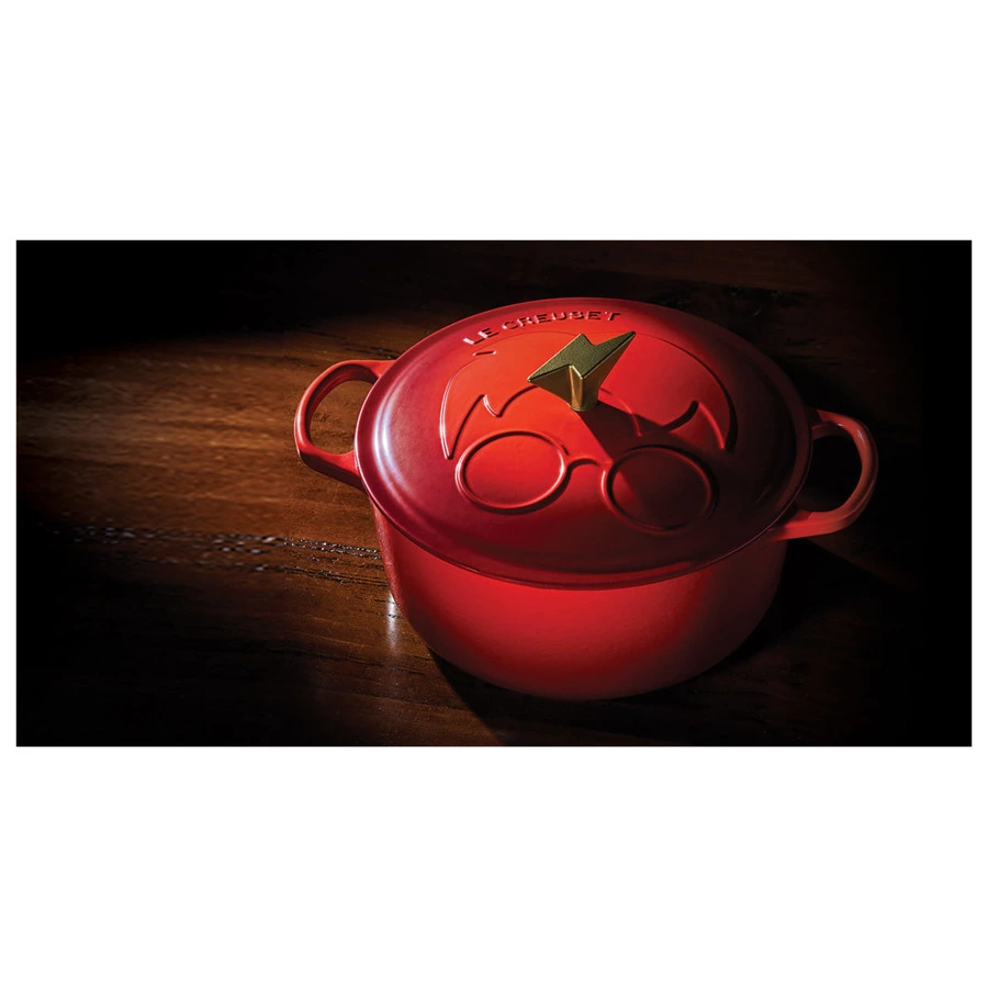 Кастрюля Le Creuset Harry Potter 26 см, чугун, вишневая