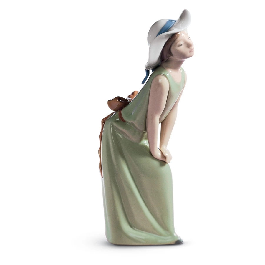 Фигурка Lladro Любопытная девочка в соломенной шляпе 9х25 см, фарфор