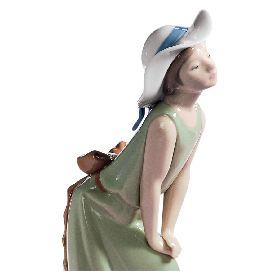 Фигурка Lladro Любопытная девочка в соломенной шляпе 9х25 см, фарфор
