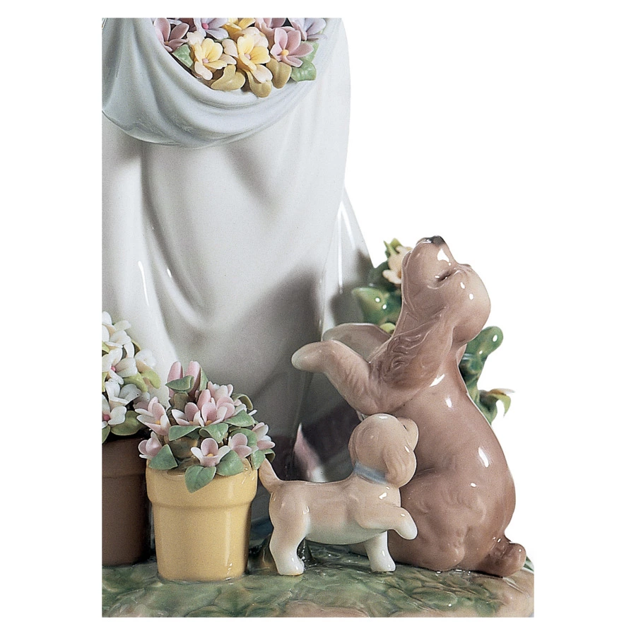 Фигурка Lladro Суета в саду 12х22 см, фарфор