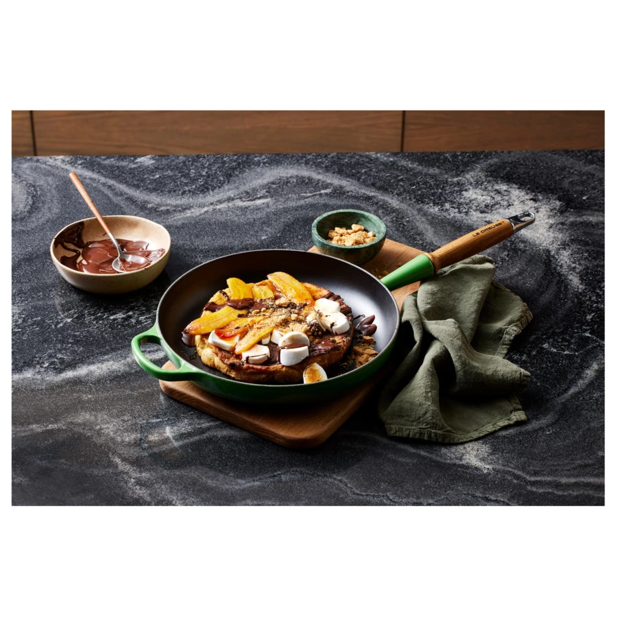 Сковорода с деревянной ручкой Le Creuset Cast Iron - Signature Signature 28 см, чугун, зеленый бамбу