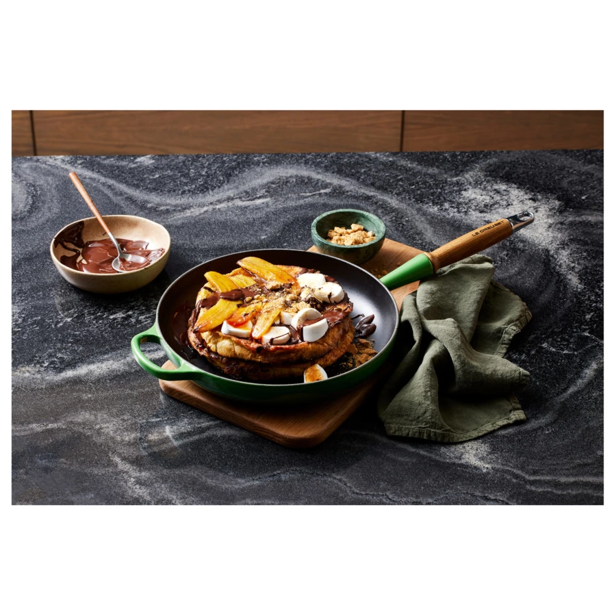 Сковорода с деревянной ручкой Le Creuset Cast Iron - Signature Signature 28 см, чугун, зеленый бамбу