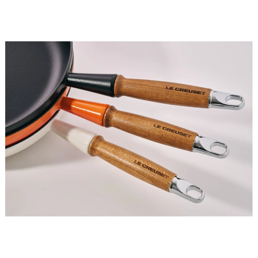 Сковорода с деревянной ручкой Le Creuset Signature 28 см, чугун, черный матовый