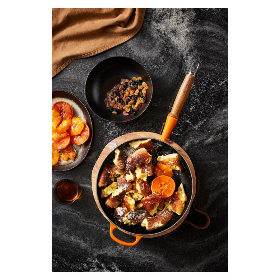 Сковорода с деревянной ручкой Le Creuset Signature 28 см, чугун, огненная лава