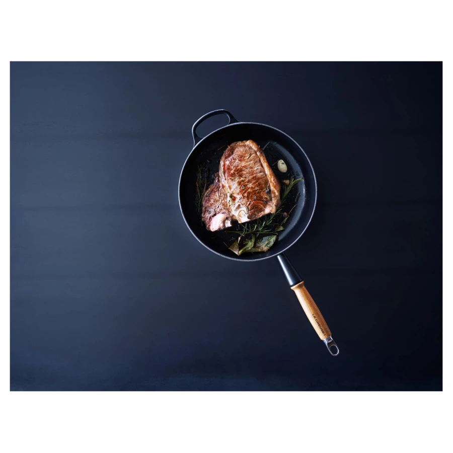Сотейник с деревянной ручкой Le Creuset Signature 28 см, чугун, черный матовый