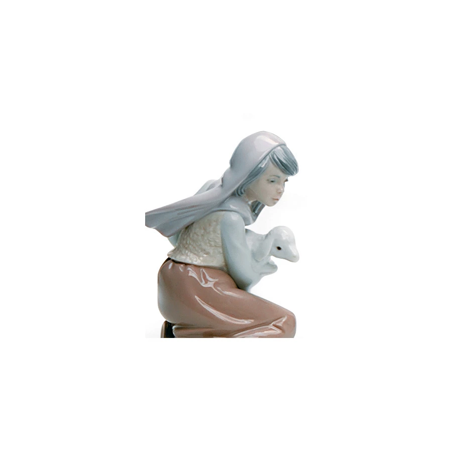 Фигурка Lladro Пастушка с ягненком 8х14 см, фарфор