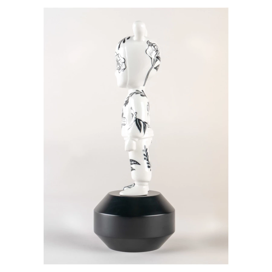 Фигурка Lladro Гость от Henn Kim, малый 11х30 см, фарфор