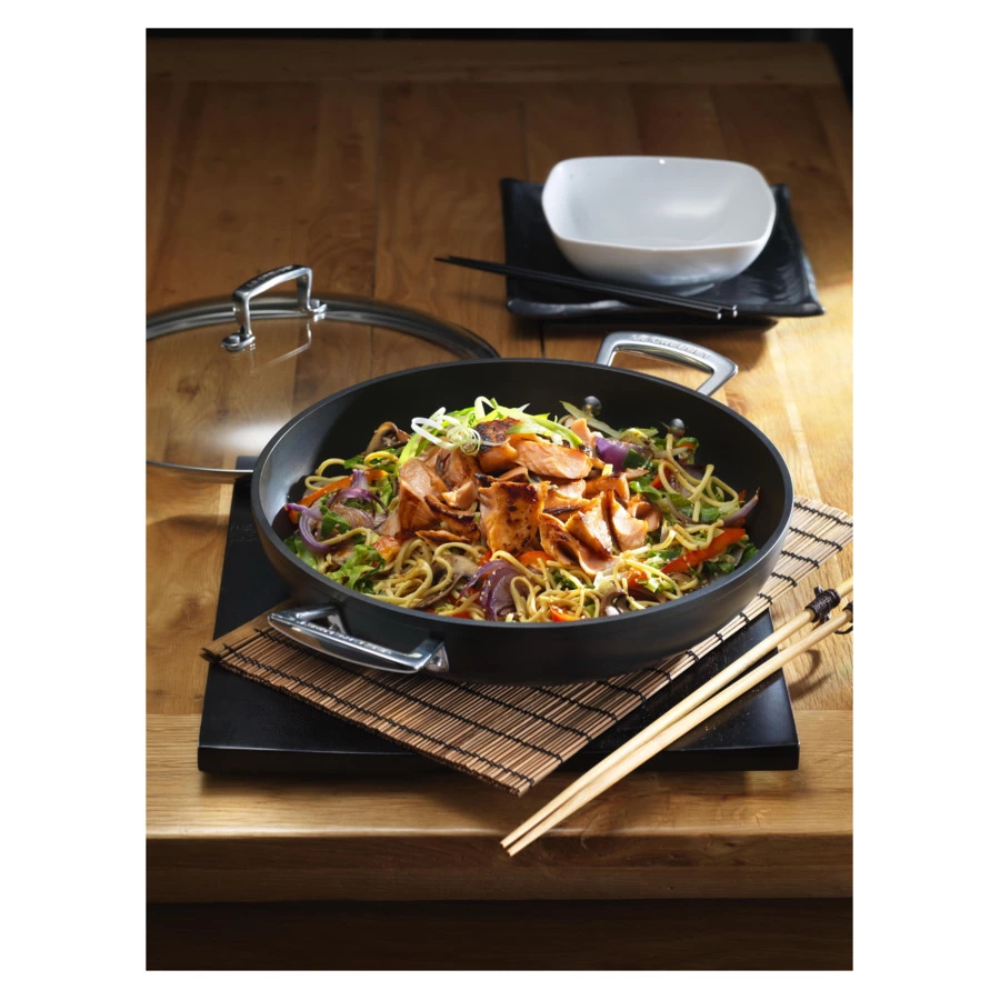 Кастрюля низкая с крышкой Le Creuset 30 см, алюминий кованый-Sale