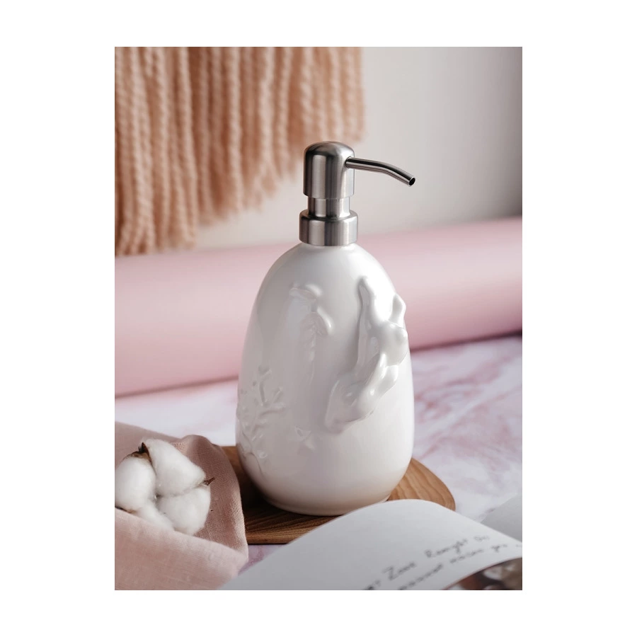 Дозатор для жидкого мыла Claystreet Кролики - чистюли Ныряльщица 670 мл, фарфор, белый