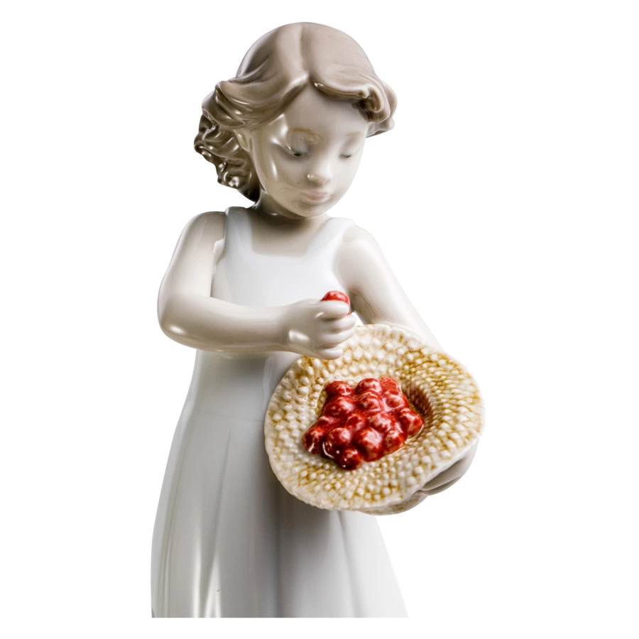 Фигурка NAO Корзина земляники 20х8х10 см, фарфор