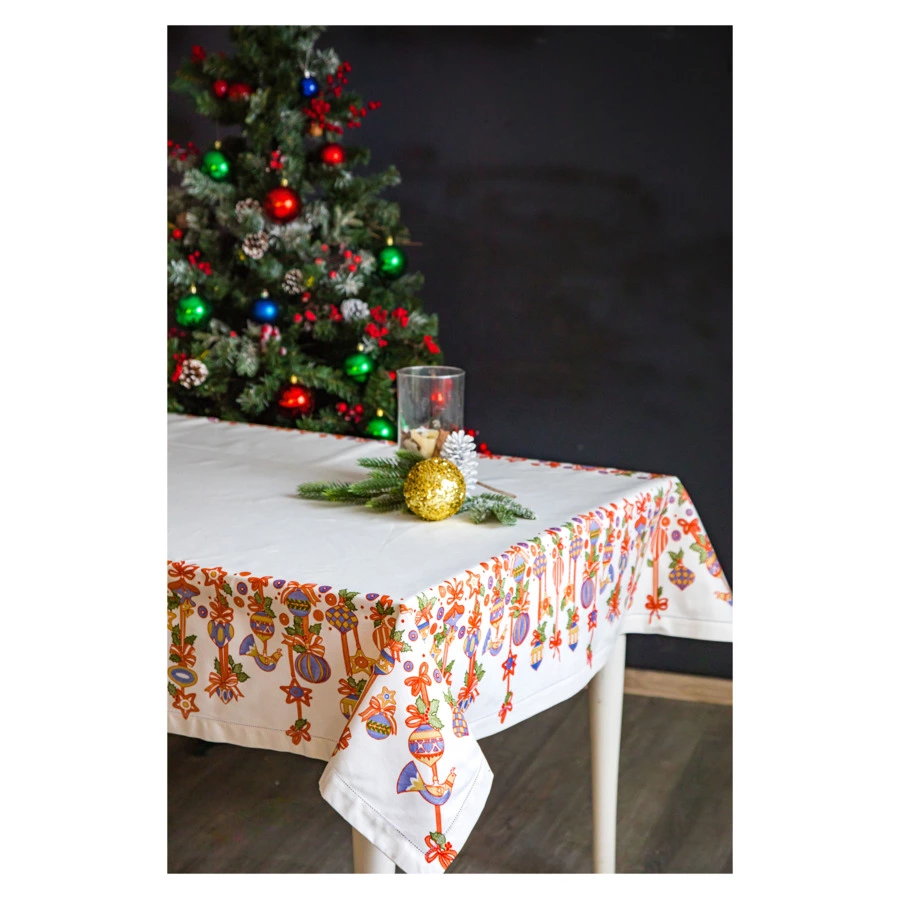 Скатерть прямоугольная Mix&Match Home Новогодние игрушки 168х250 см, хлопок, белая с принтом