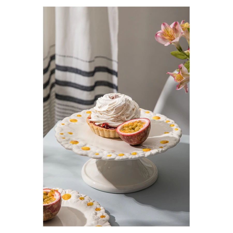 Блюдо для сладкого на ножке Edelweiss Маргаритка 22х22х8см, керамика, белое