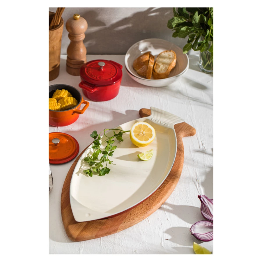 Форма овальная для рыбы на подставке LAVA 20х35 см, чугун, бук, красная