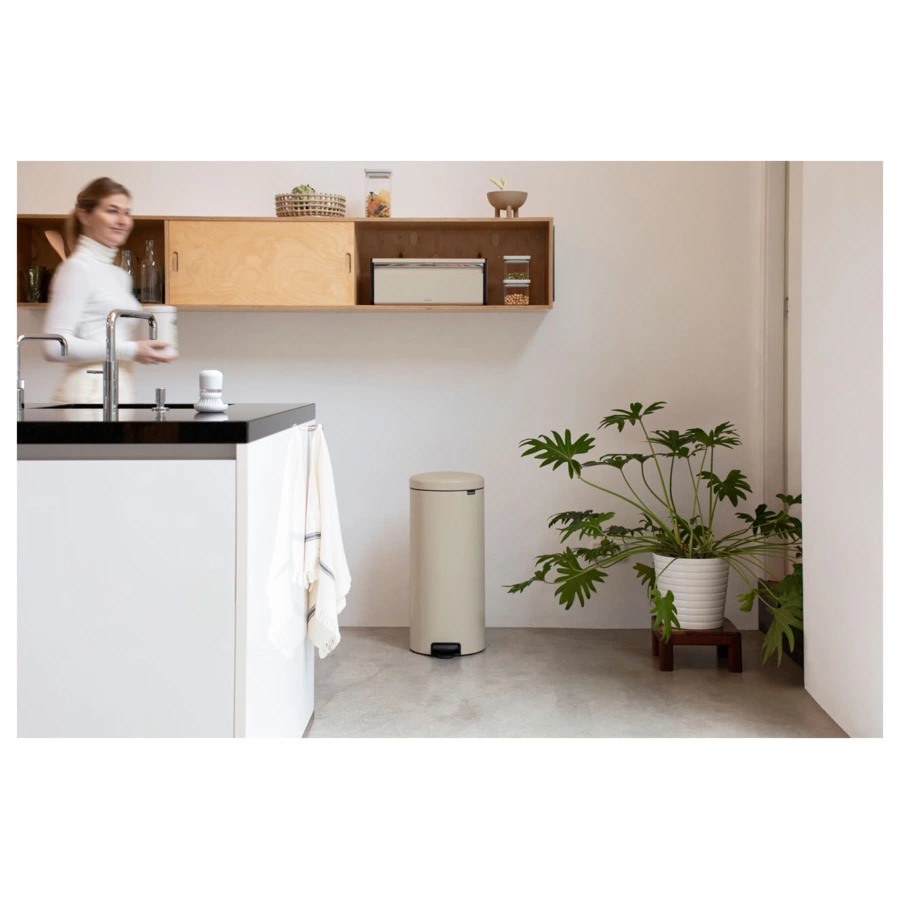 Бак для мусора с педалью Brabantia NewIcon Н68 см, 30 л, сталь нержавеющая, бежевый